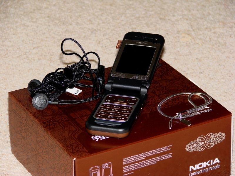 Nokia 7390