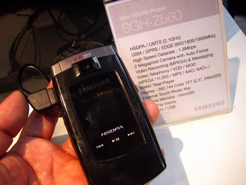 Samsung Z560