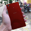 На фото замечен красный Sony Xperia Z1 с Android 4.4.2